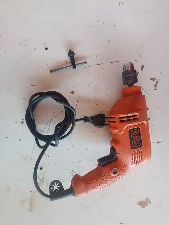Furadeira Black & Decker560 watts 