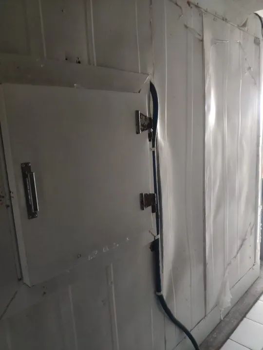 Câmara fria - boa pra adegas e afins 