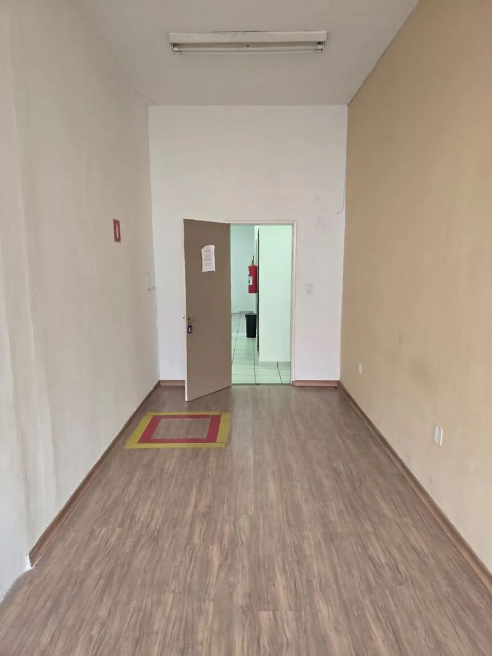 Sala comercial na  Galeria Los Neto, no centro próximo Casa e Vídeo - Foto 5