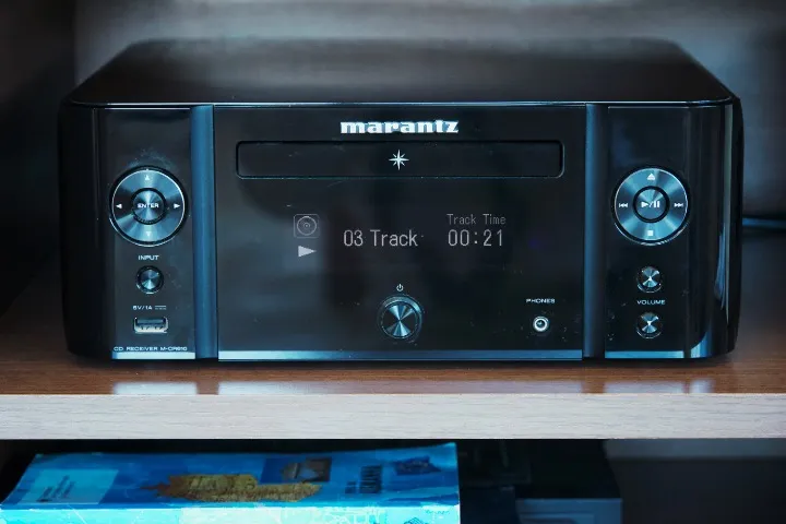 Amplificador Marantz MC-R 610 - c/ CD-Player e Wifi