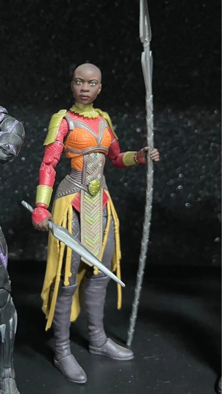 Action Figure Okoye - Pantera Negra Marvel Legends