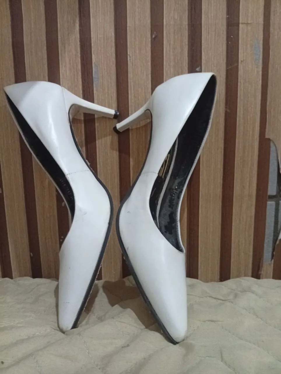 Sapatos de Salto Branco Elegantes