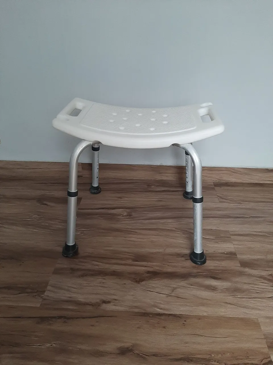 Banco para Banho com Assento Anatômico - Conforto e Segurança