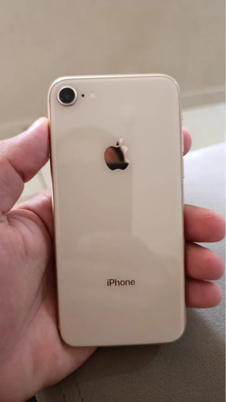 iPhone 8 64g  leia descrição 