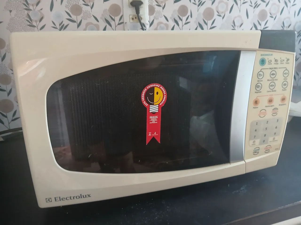 Forno Micro-ondas Electrolux 23 litros- semi novo e todo original- Impecável  - Foto 3