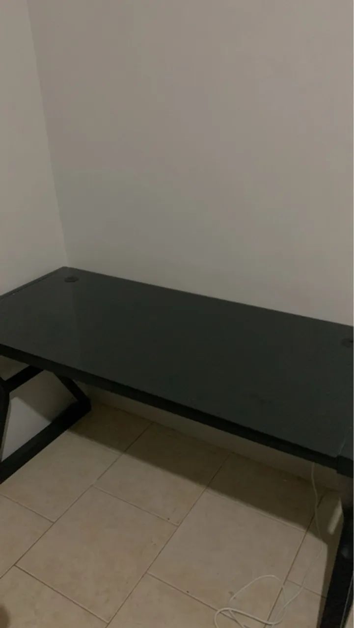 Mesa Gamer com Tampo de Vidro - Preta