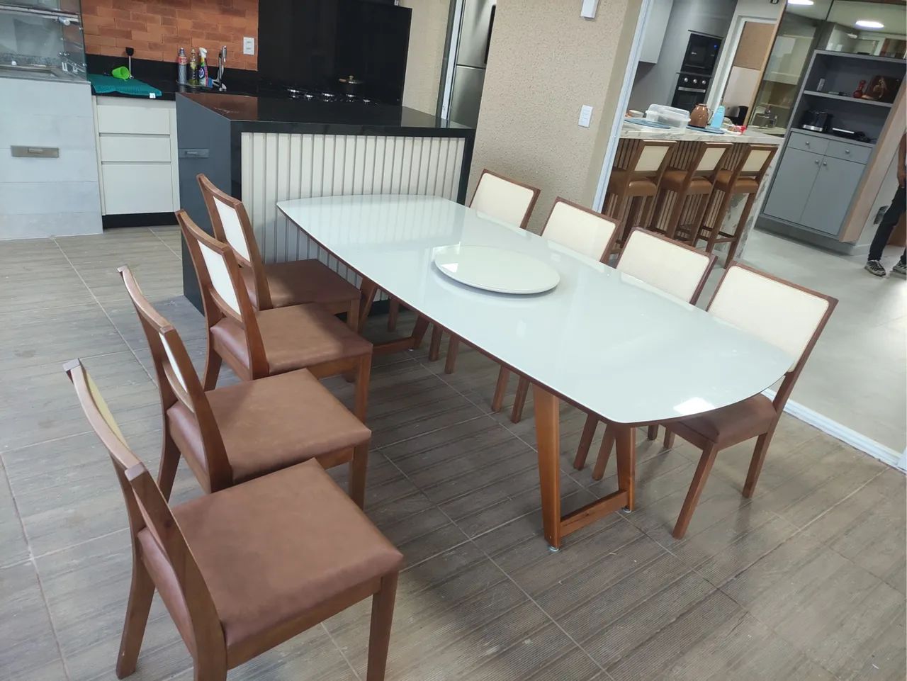 Mesa de Jantar Elegante com 8 Cadeiras de madeira  - Foto 2