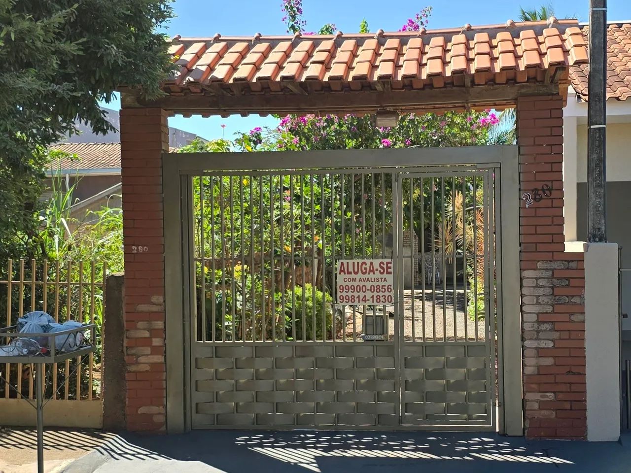Alugo Casa Grande no Centro de Colorado