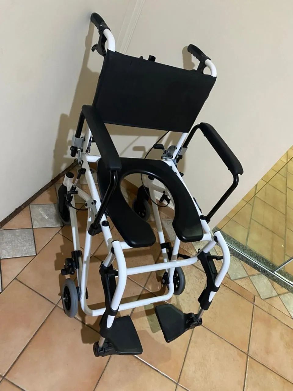 Cadeira de Rodas p Banho - Foto 3