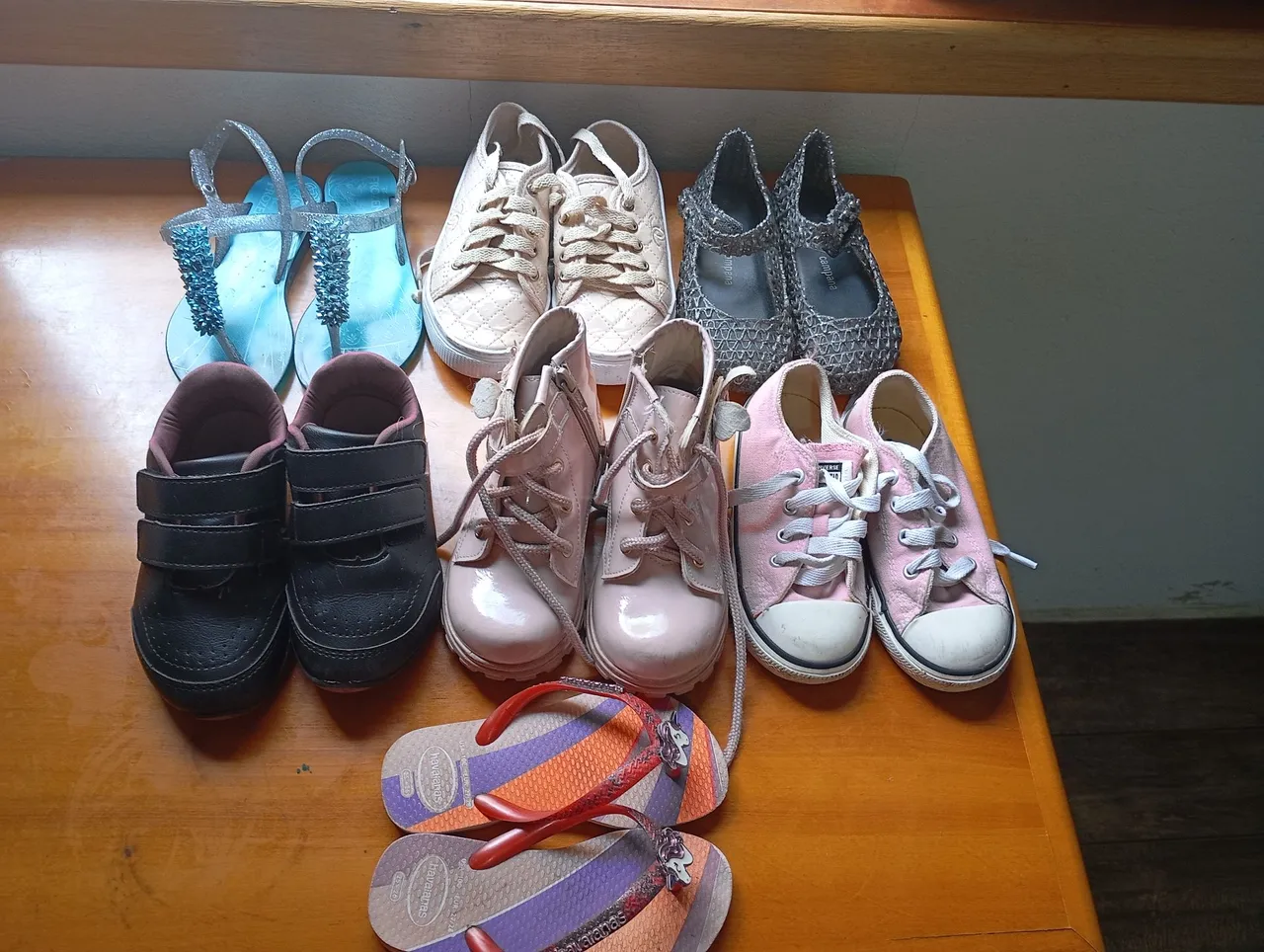 Lote de sapatos infantis