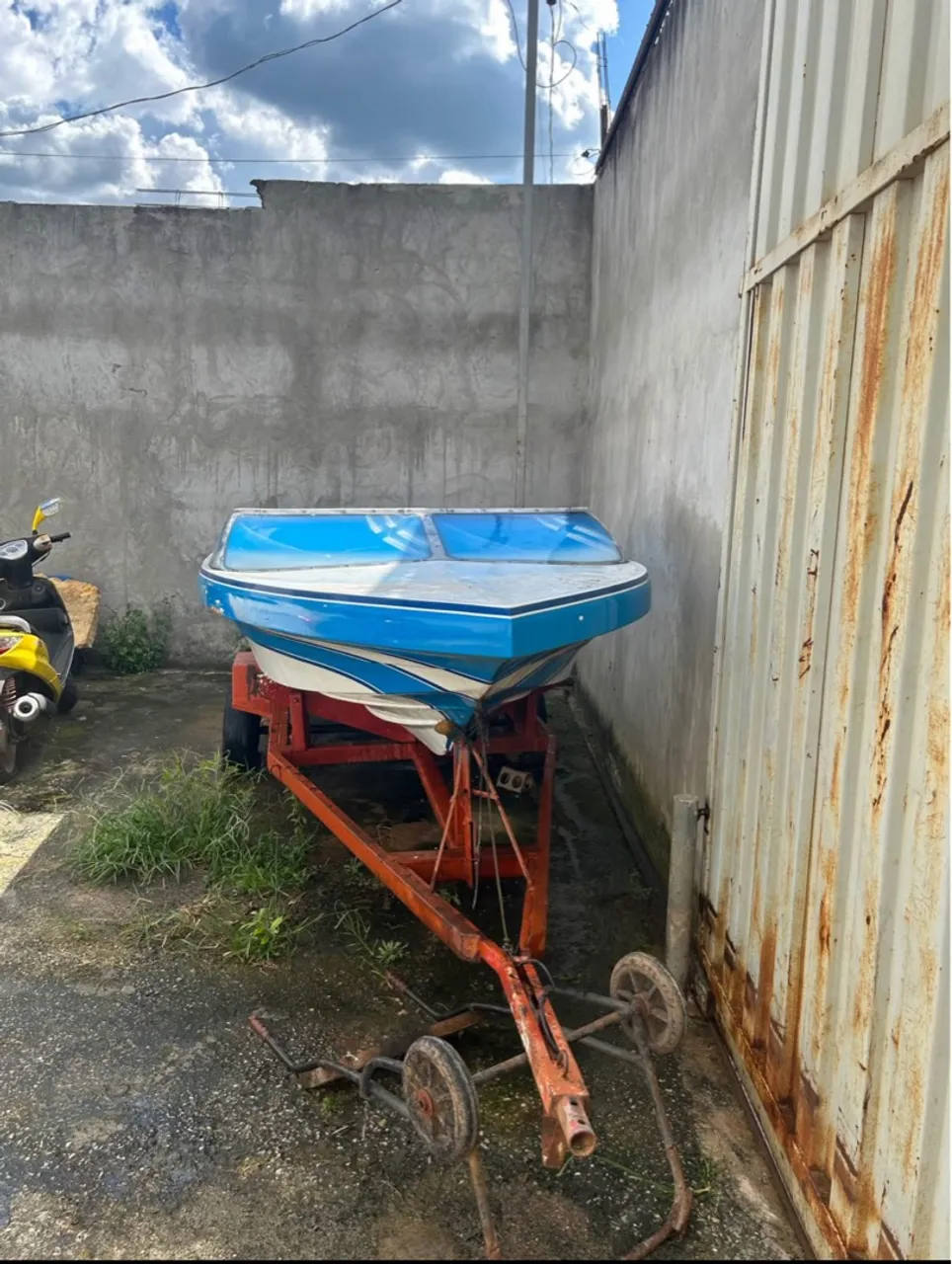 Vendo casco e carretinha rodoviária