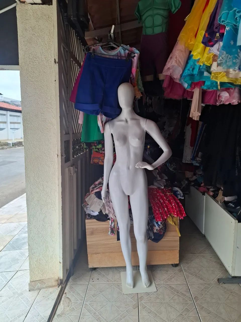 Vendo manequim de plastico e de fibra apartir de 30 - Foto 5