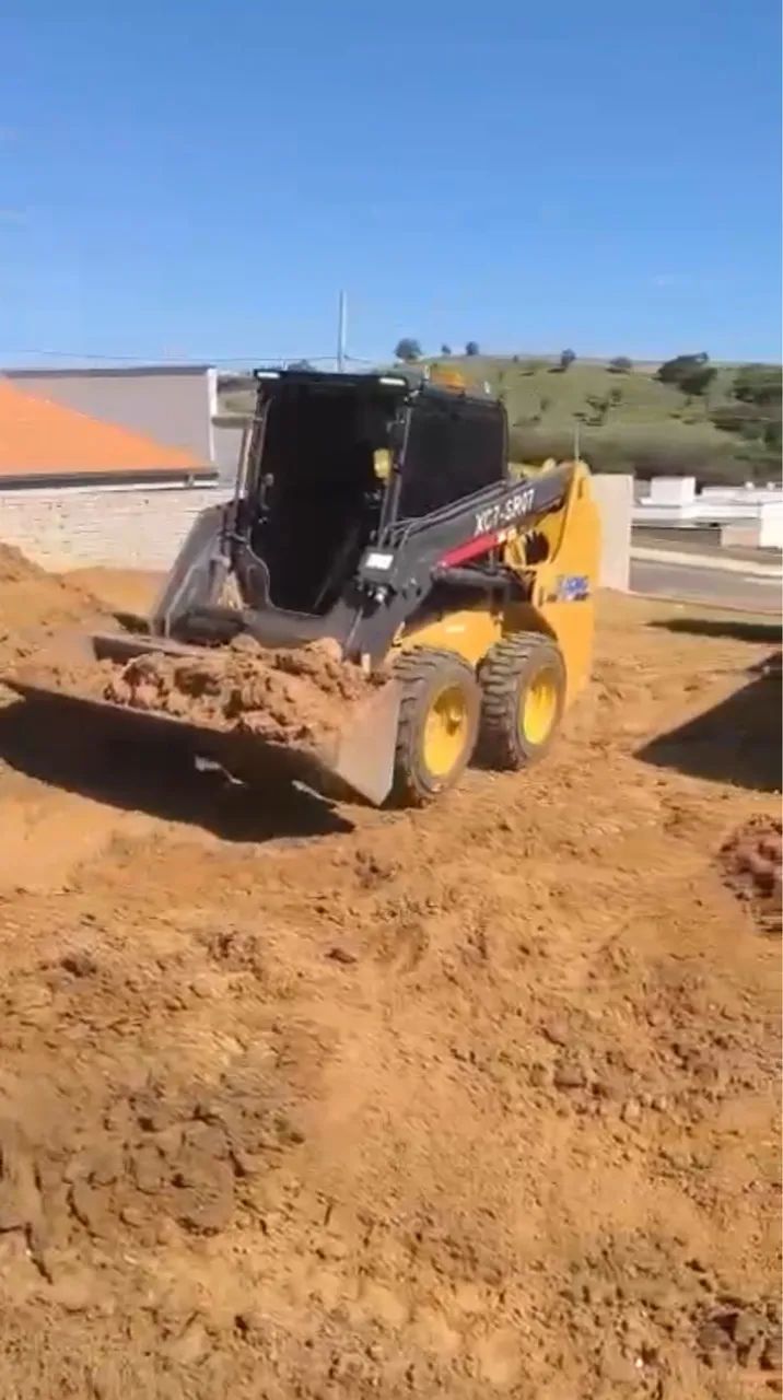 Locação de Mini escavadeira e mini carregadeira  - Foto 6