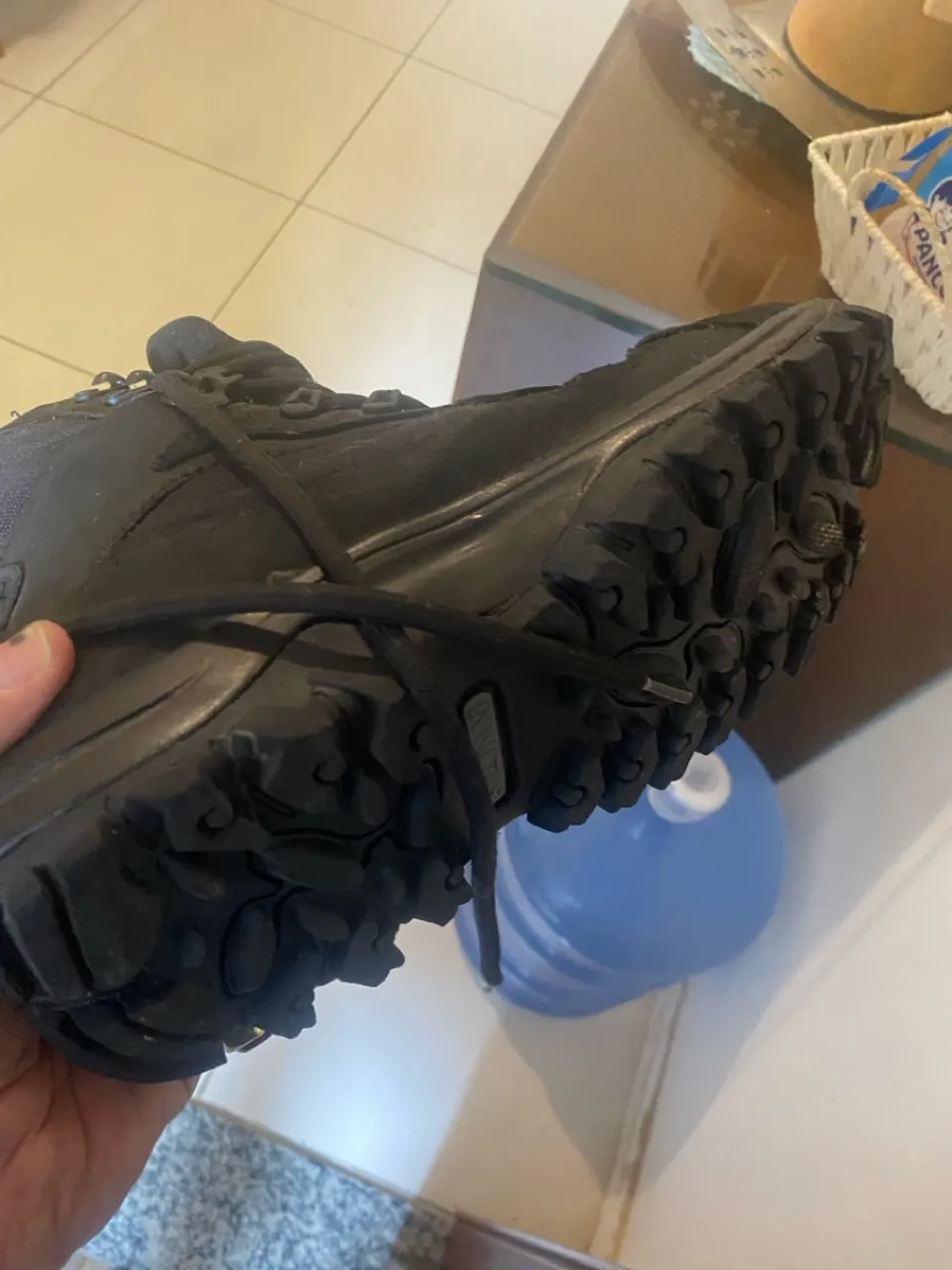 Bota da invictos estilo militar , novinha sem uso