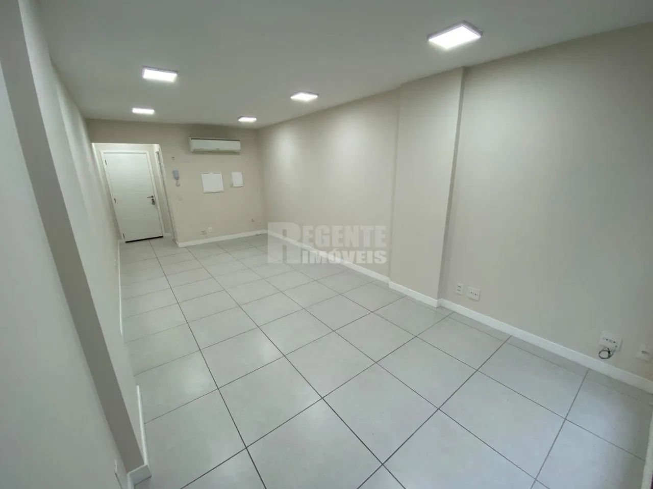 Excelente sala para locação no bairro Trindade!