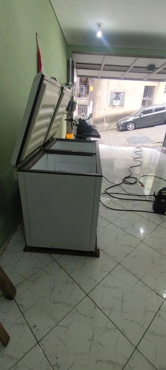 FREEZEE EXPOSITOR