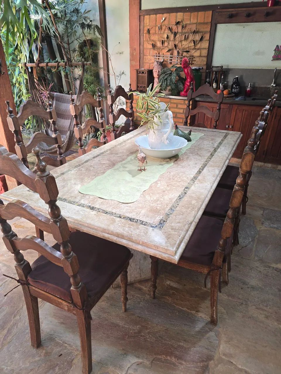 Mesa em Mármore com cadeiras em madeira - Foto 4