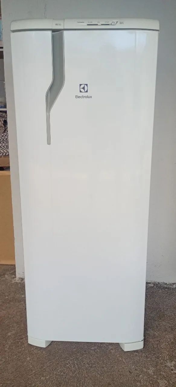 Geladeira Eletrolux 240L 