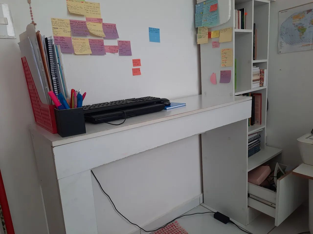Escrivaninha com estante e gaveta  - Foto 2