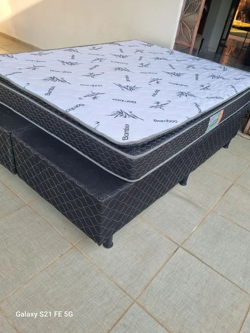 Cama Box Queen colchão molas enssacadas bem conservada Entrego  - Foto 2