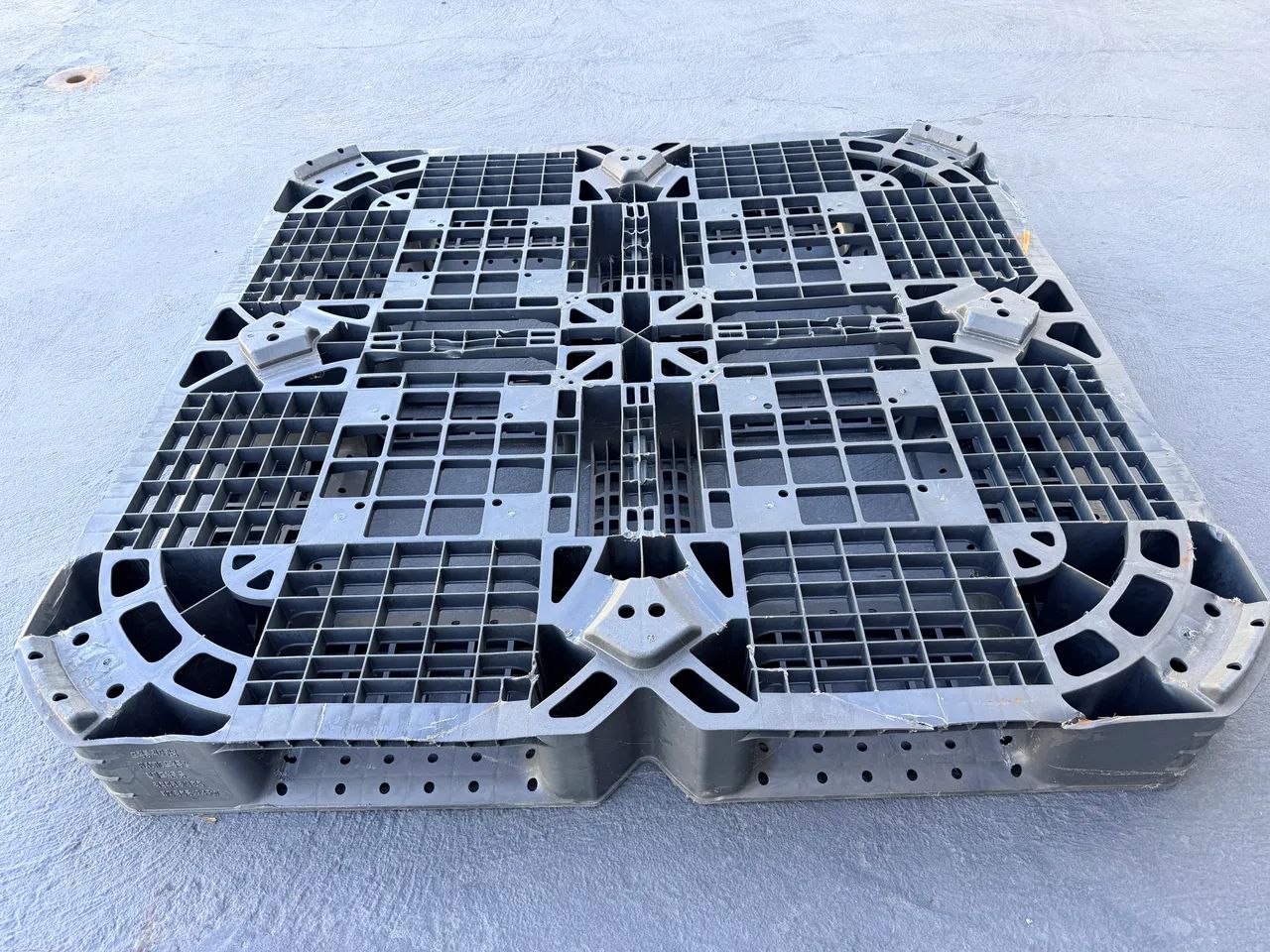 Pallets plásticos fechados para 2.4toneladas