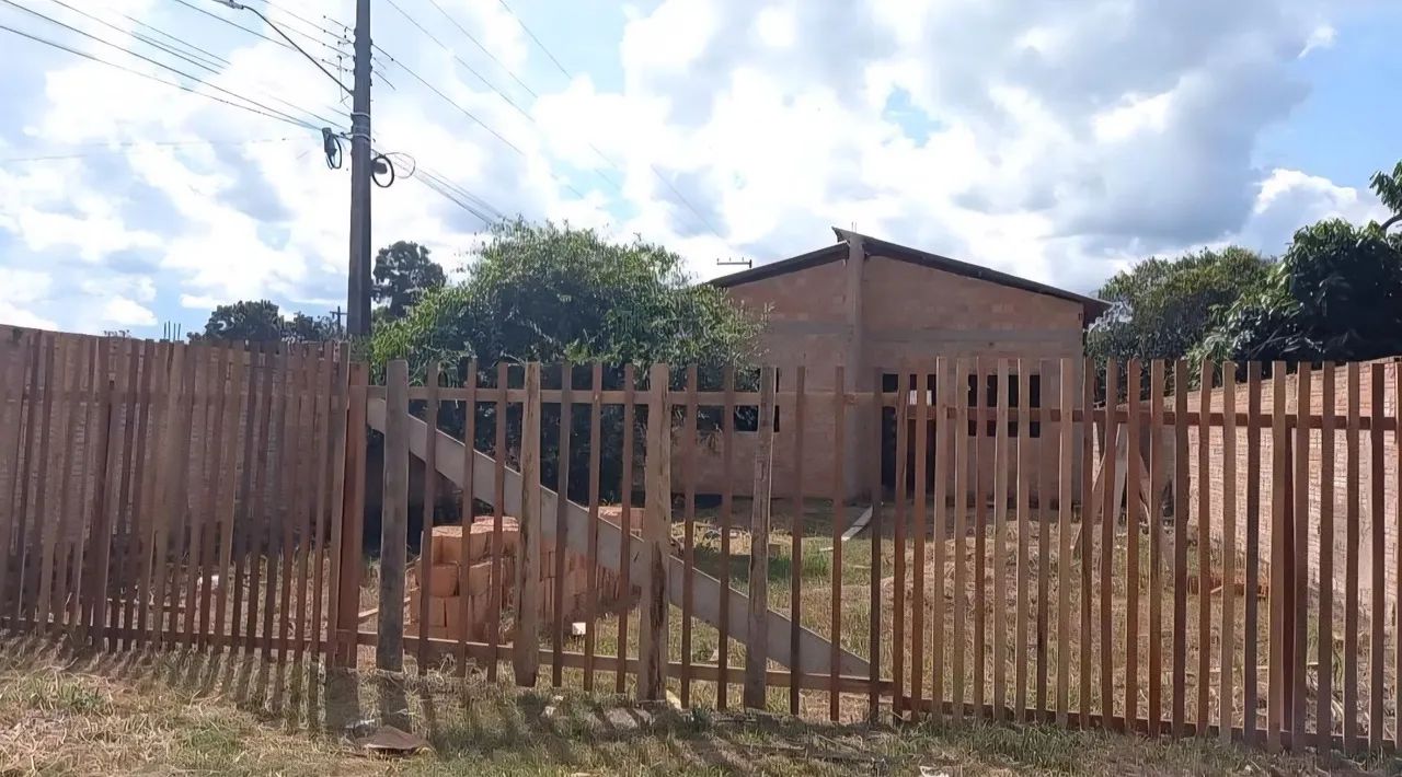Casa em construção a Venda