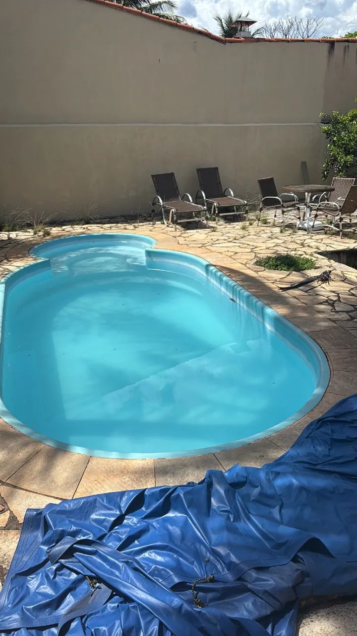 Casa com piscina e churrasqueira 