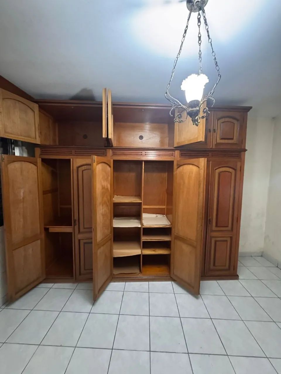 Guarda Roupa Madeira Maciça  - Foto 2