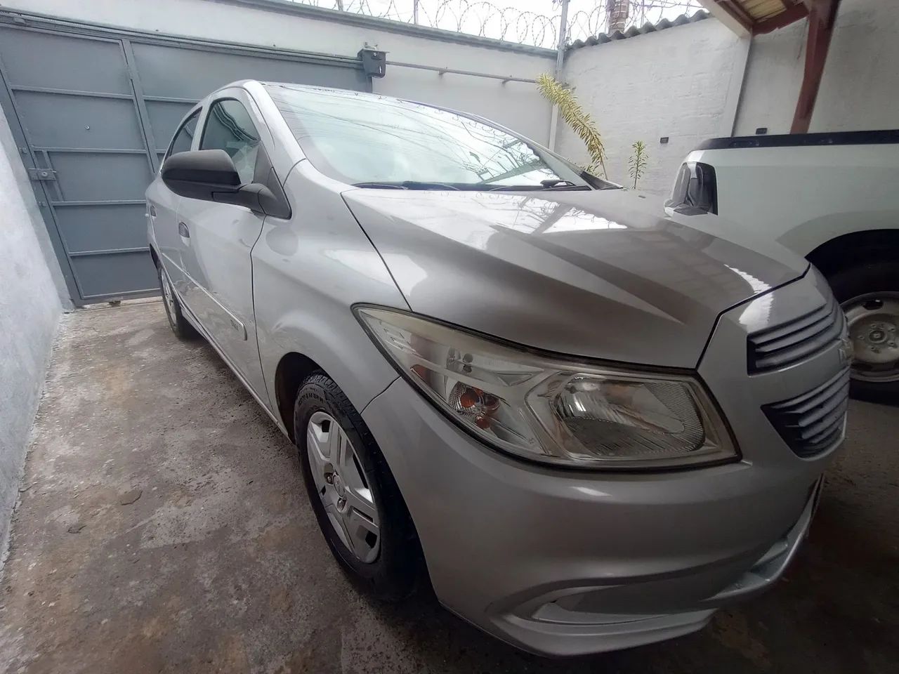 Chevrolet Onix ONIX HATCH Joy 1.0 8V Flex 5p Mec. 2017