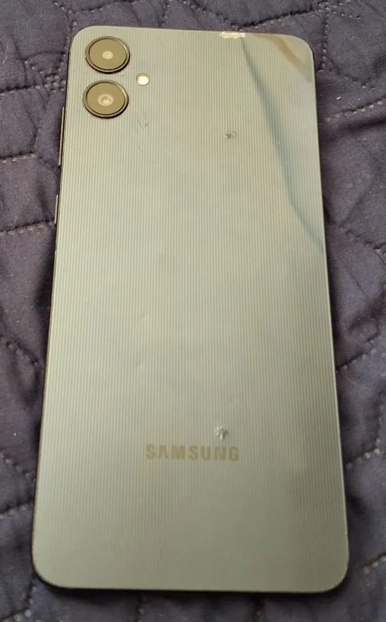 Celular Samsung A 6 tela trincada.  Funciona normalmente  - Foto 2