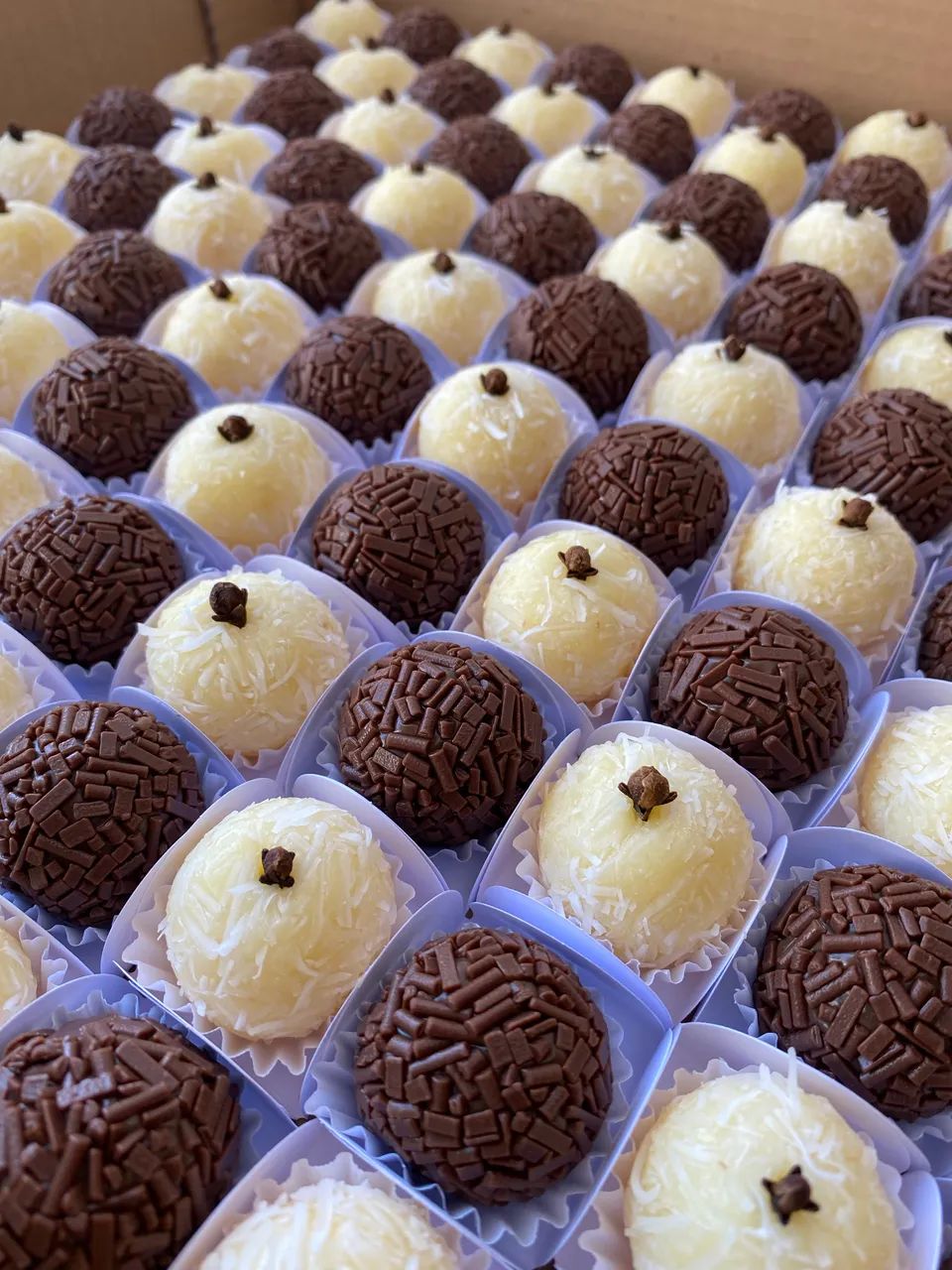BRIGADEIROS GOURMET E DOCES PARA FESTAS  - Foto 3