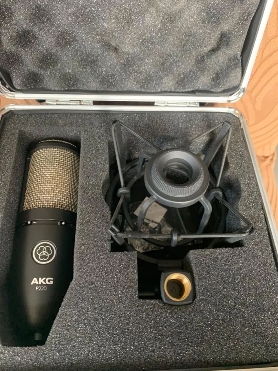 Microfone AKG condensador P220, muito novo!!! - Foto 3