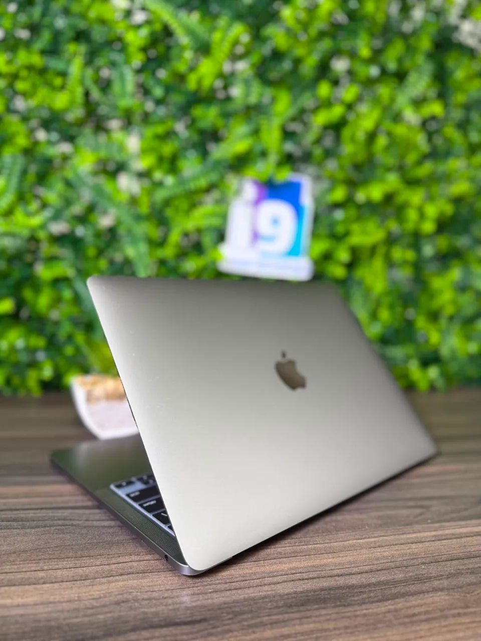 MacBook Pro 2020 Apple M1 8GB 256GB SSD 233 ciclos 87% Cor Space