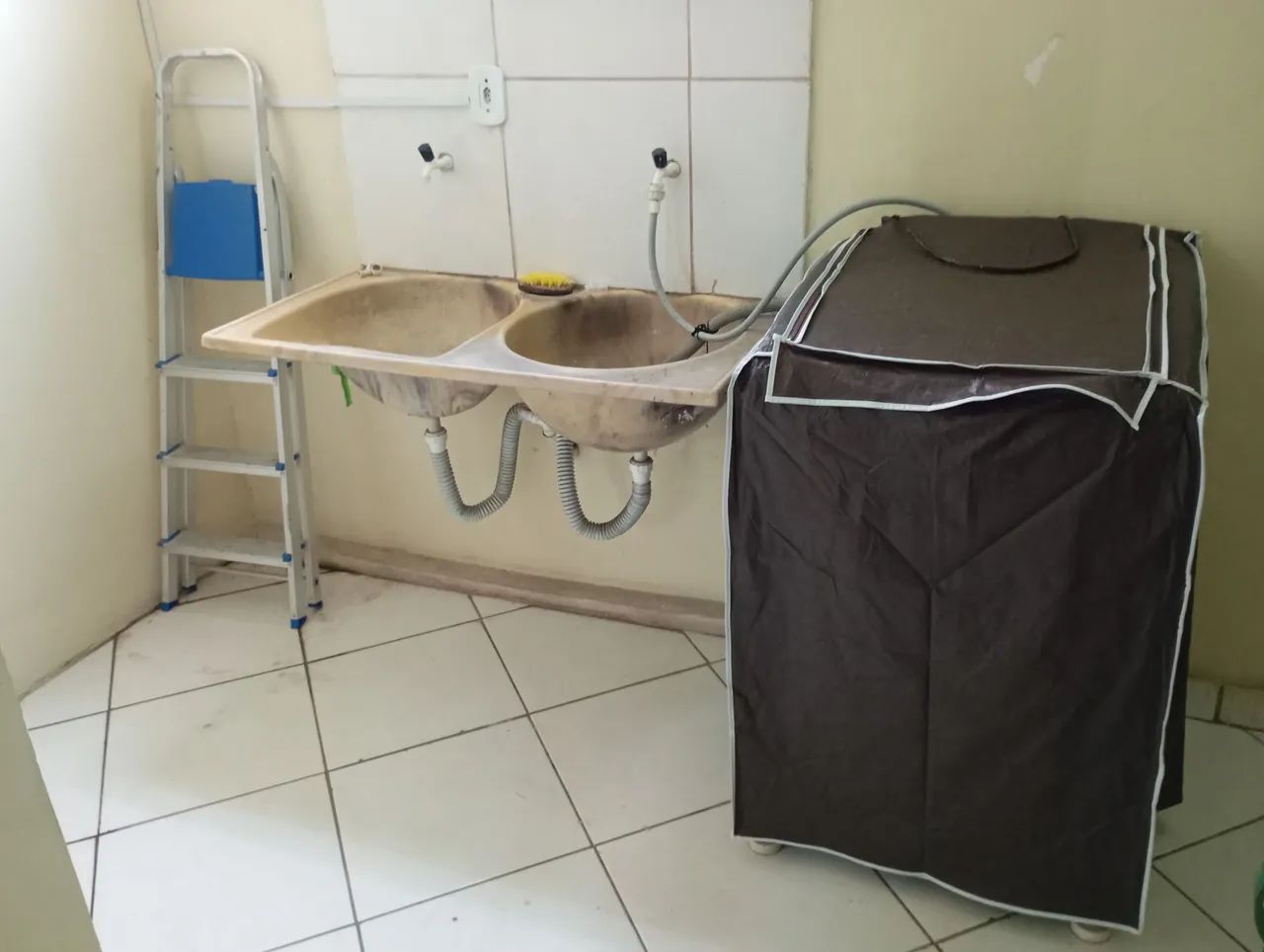 Kitnet mobiliada com água e luz  - Foto 5