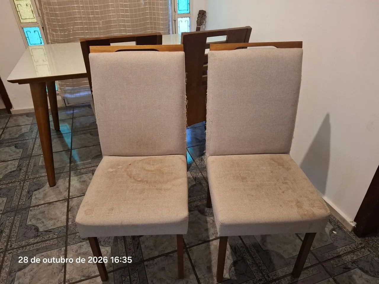 Mesa de madeira e vidro 6 lugares - Foto 3