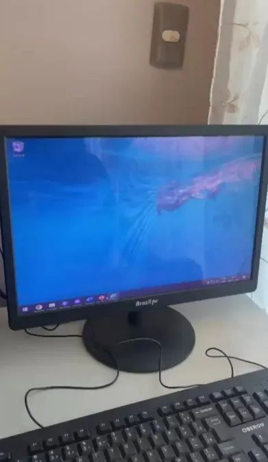 Monitor + teclado + mouse + Cabos de alimentação