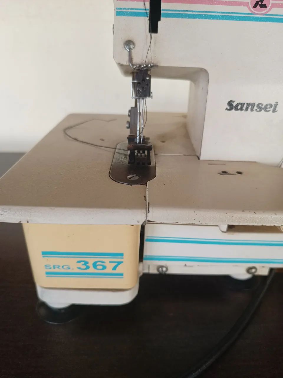 Vendo 2 máquinas - Overloque e Galoneira - Foto 3
