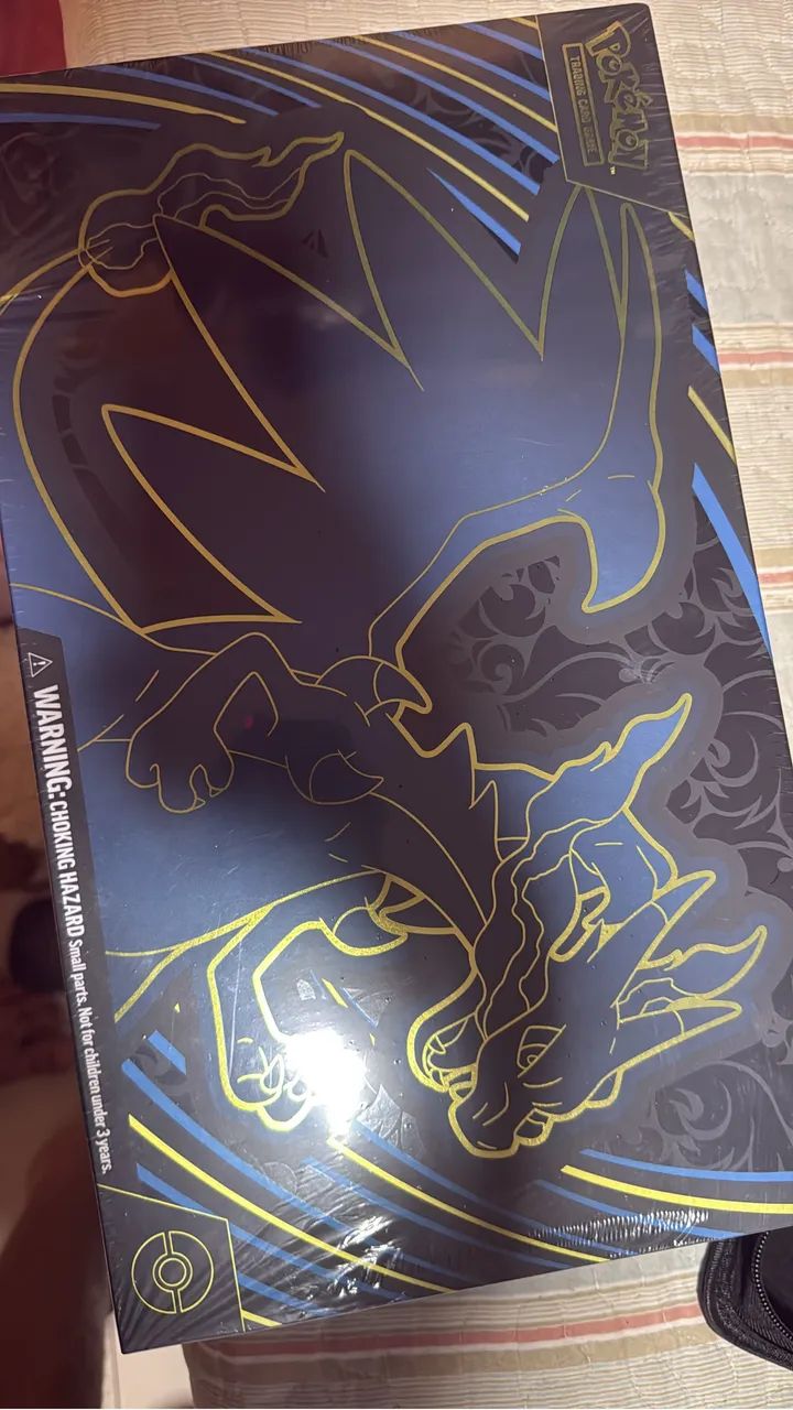 UPC Charizard americana original lacrada!