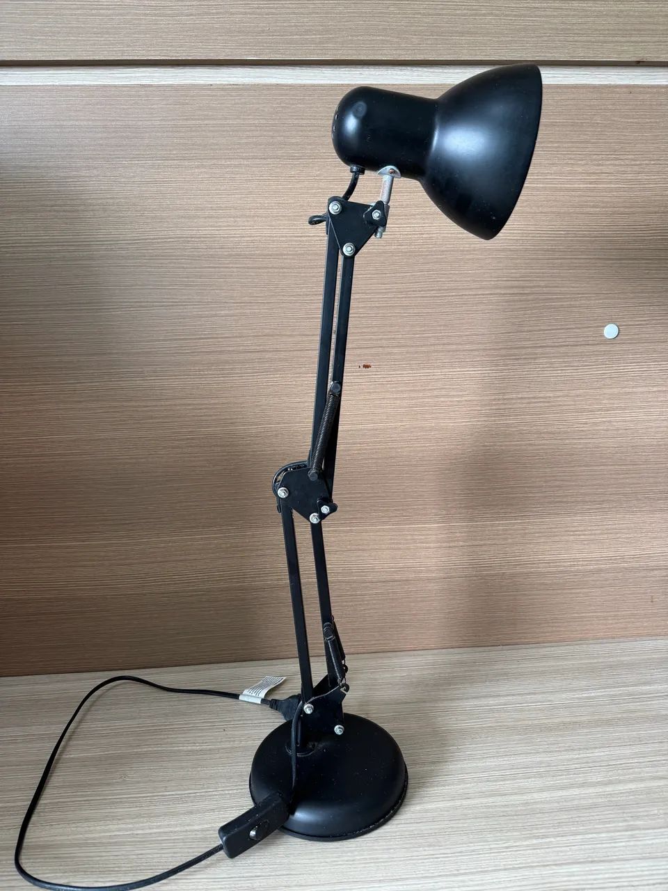 Luminária de mesa articulável com base  - Foto 4