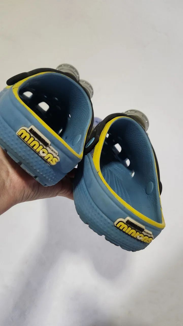 Crocs minions N38 - Foto 4