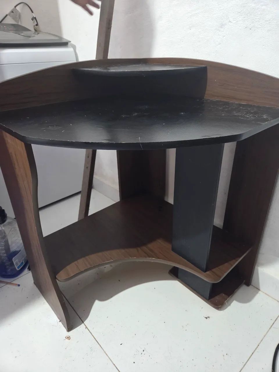 Mesa para computador de canto