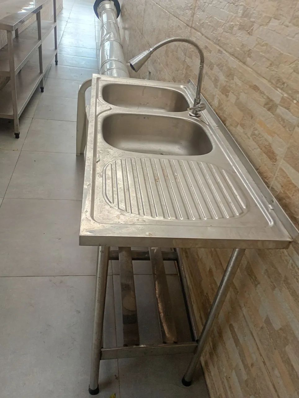 Pia,mesa e coifa de aço inox - Foto 2