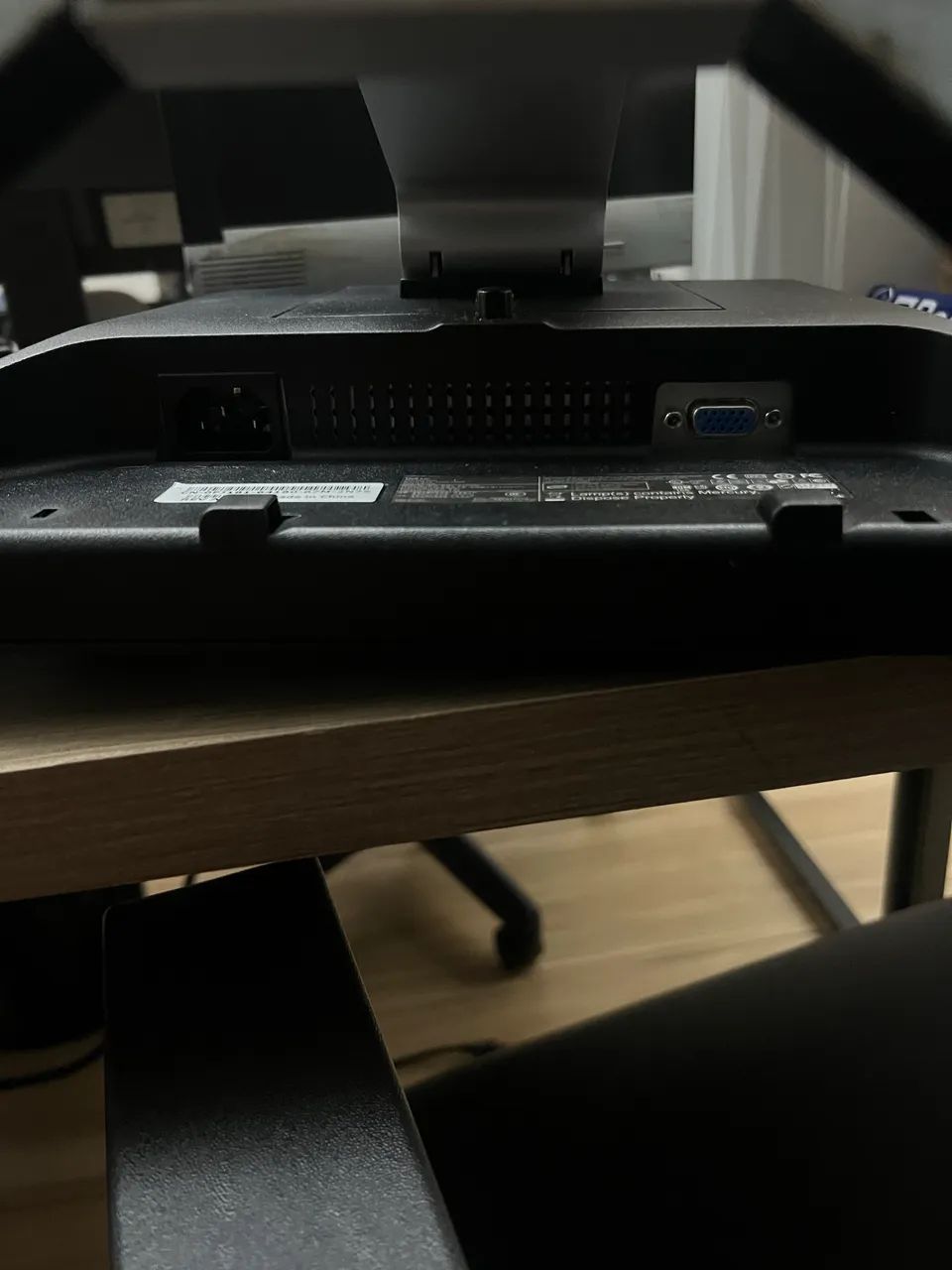 Vende-se monitor 17 polegadas, em boa condição, com cabo de energia - Foto 3
