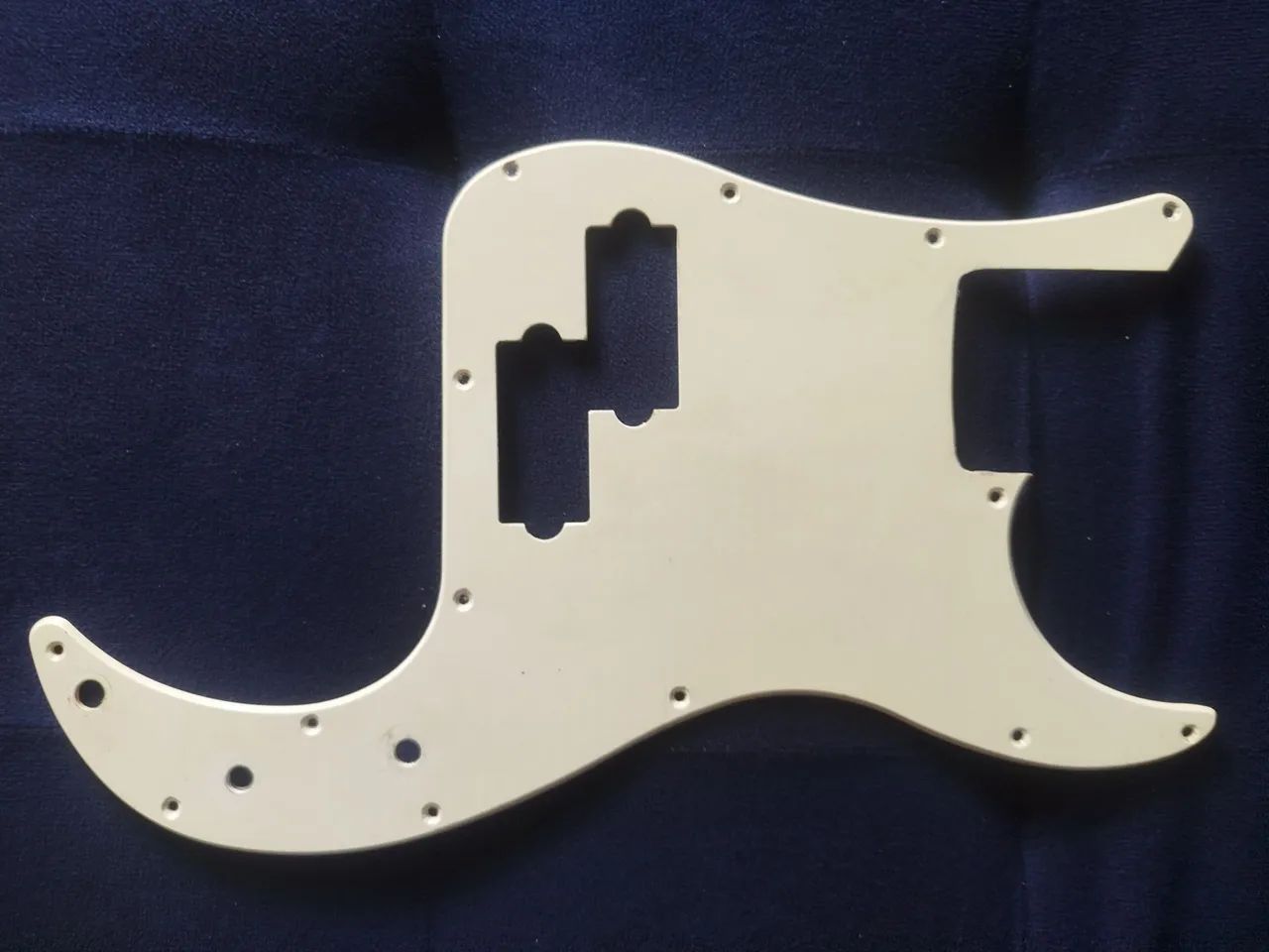 Escudo Precision Bass Tagima