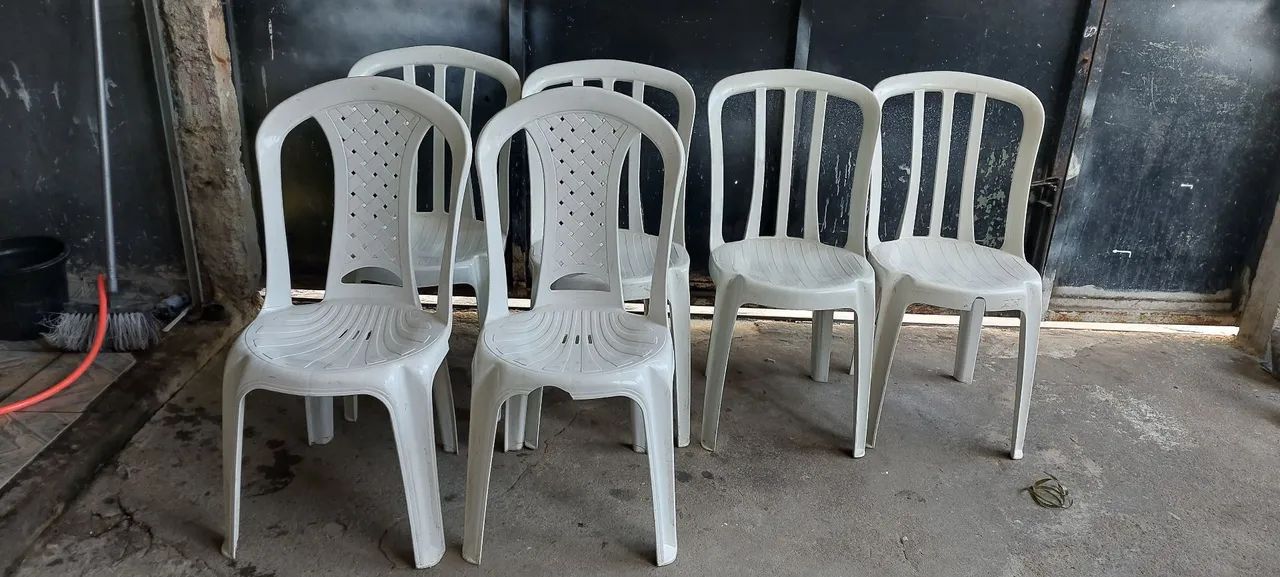 Cadeiras de plástico 
