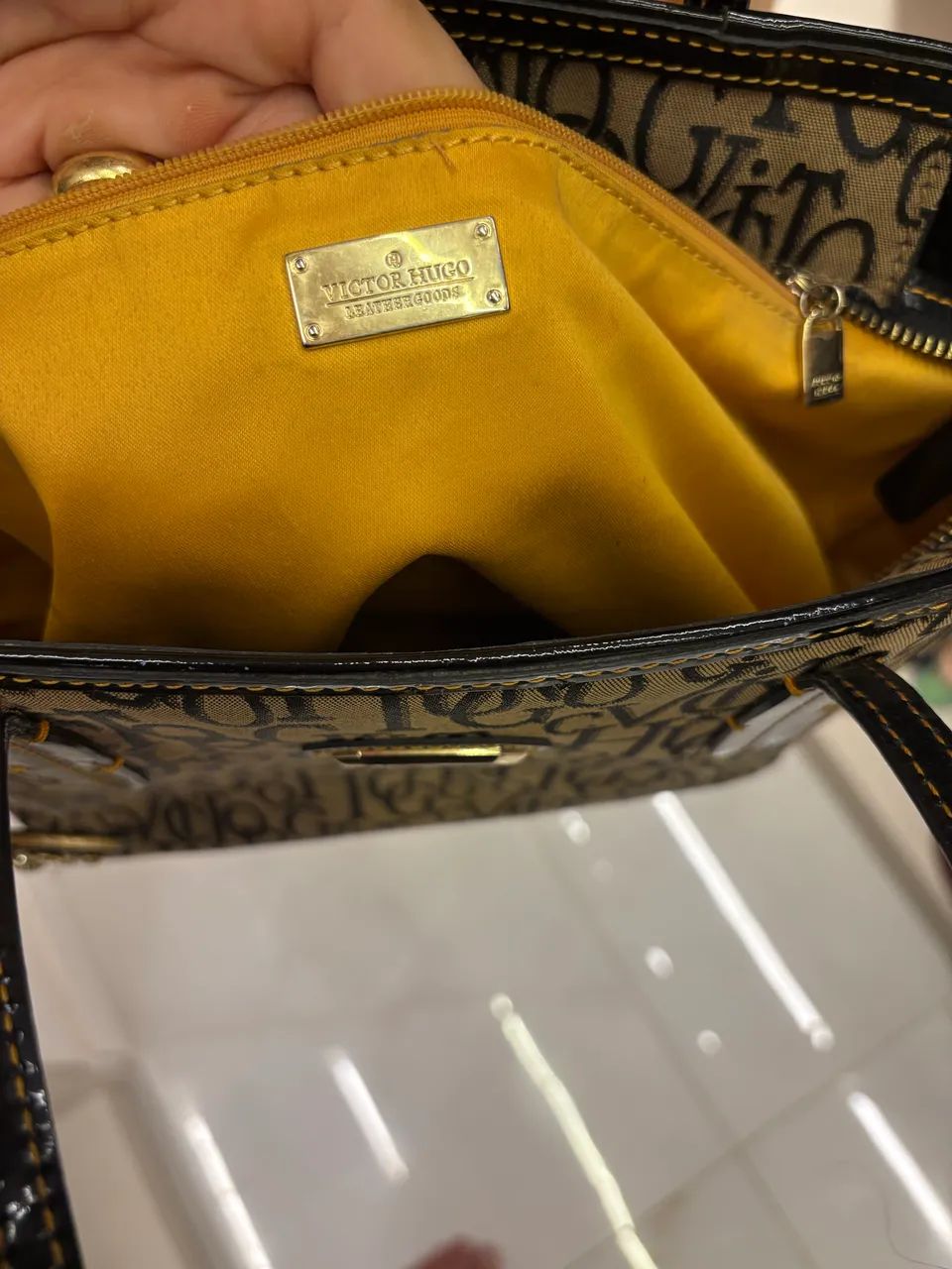 Bolsa Victor tote com chaveiro - Foto 3