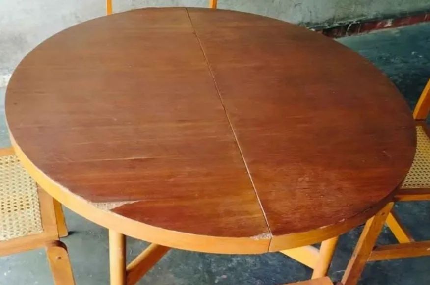 Só a Mesa redonda extensível 