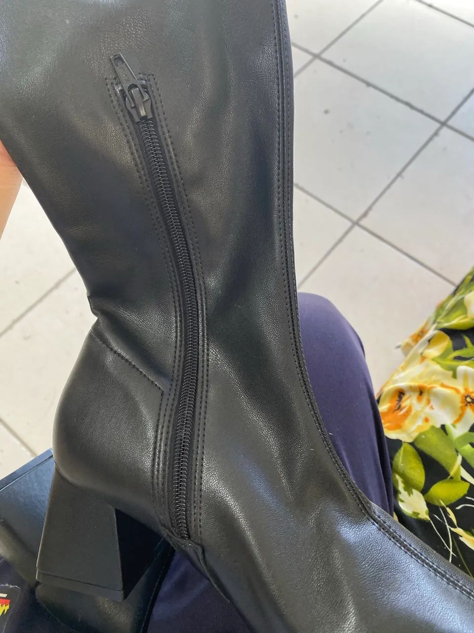 Bota cano alto preta - Foto 3