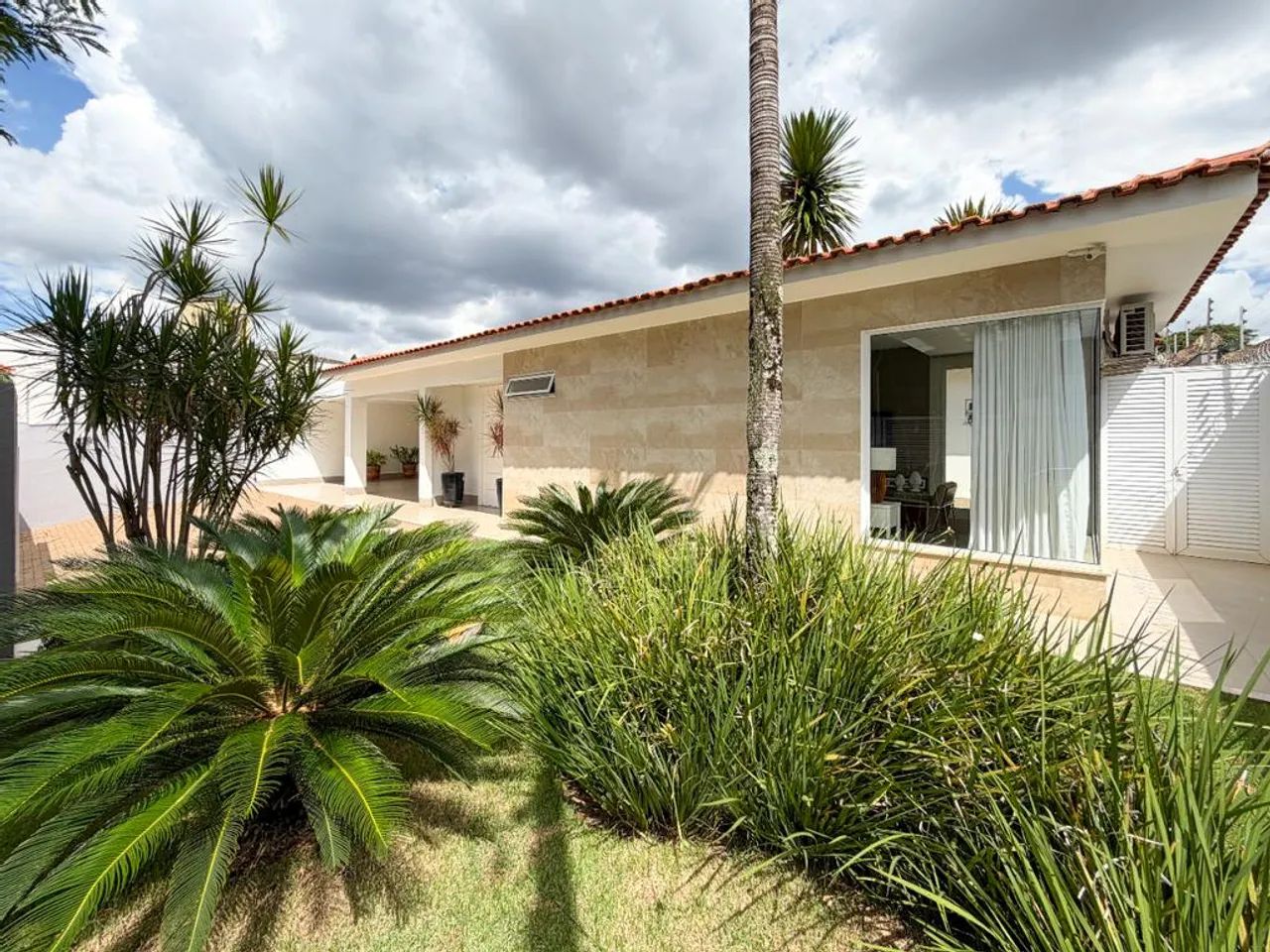 Casa à venda em Maringá, Zona 05, com 3 quartos, com 279.28 m² - Foto 3