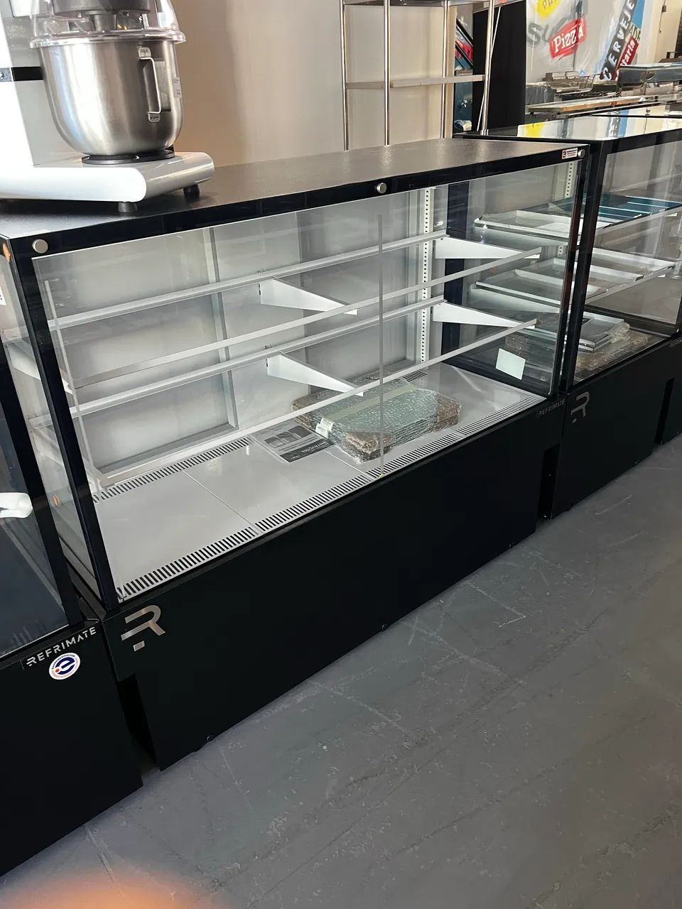 Vitrine refrigerada - Refrimate - 1,45m 